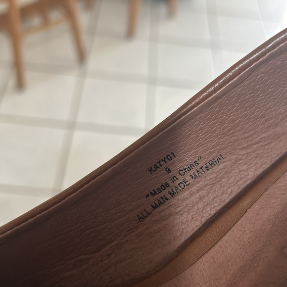 Riverberry Brand tan short pumps - Picture 4 of 6